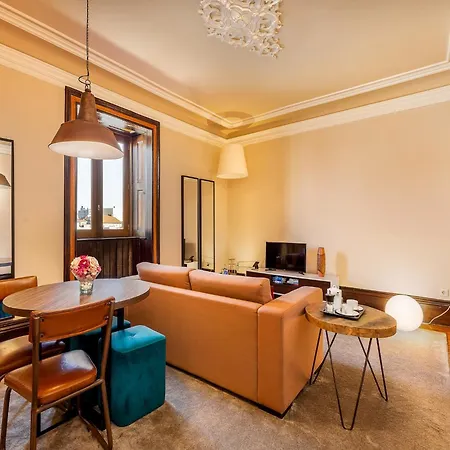 Charming With Balcony In Apartment Porto