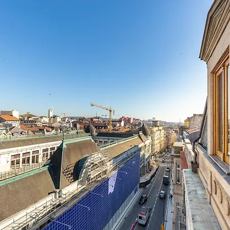 Charming With Balcony In Porto